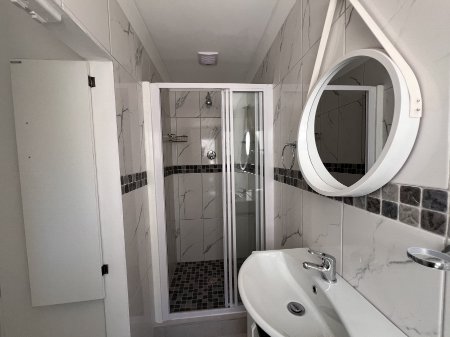To Let 1 Bedroom Property for Rent in Flamingo Vlei Western Cape